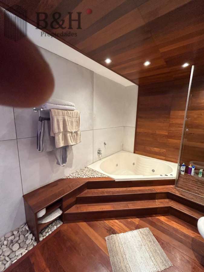 Casa ID.7651 -  CASA EN NUEVO CANTEGRIL 5 DORMITORIOS Y 5 BAÑOS EXCELENTE CONSTRUCCION