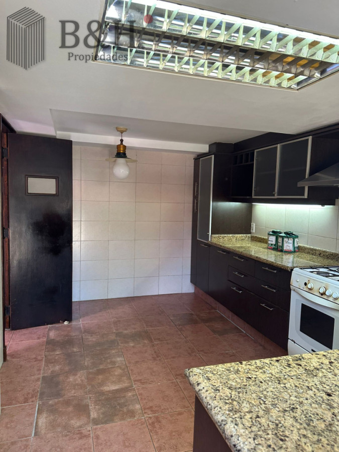 Casa ID.7705 - OPORTUNIDAD EN BARRIO CANTEGRIL . VENDO CASA DE 3 DORM. Y 3 BAÑOS EN ZONA DE COLEGIOS, FACULTADES Y CENTROS DE SALUD 