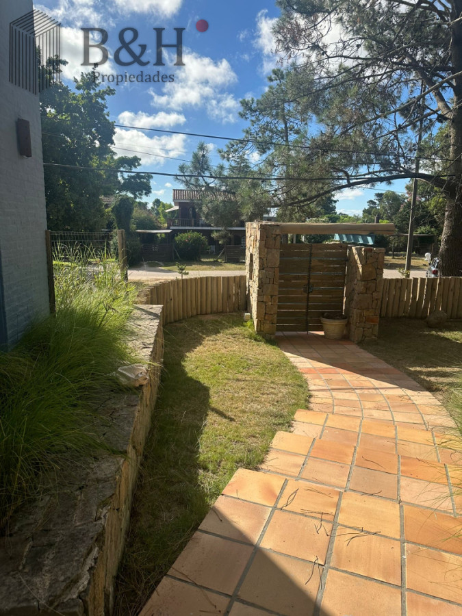 Casa ID.7651 -  CASA EN NUEVO CANTEGRIL 5 DORMITORIOS Y 5 BAÑOS EXCELENTE CONSTRUCCION