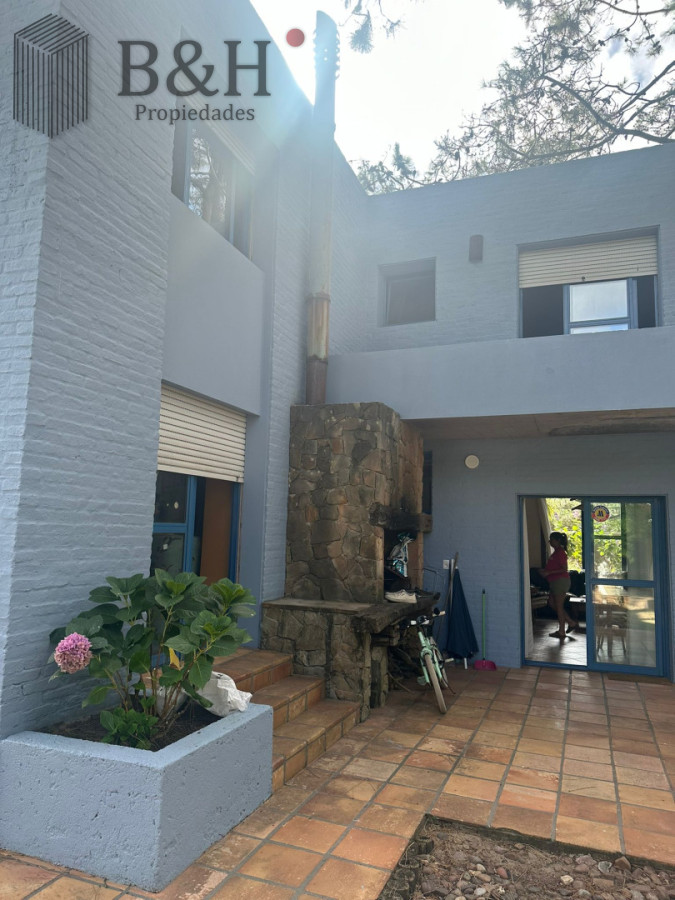Casa ID.7651 -  CASA EN NUEVO CANTEGRIL 5 DORMITORIOS Y 5 BAÑOS EXCELENTE CONSTRUCCION