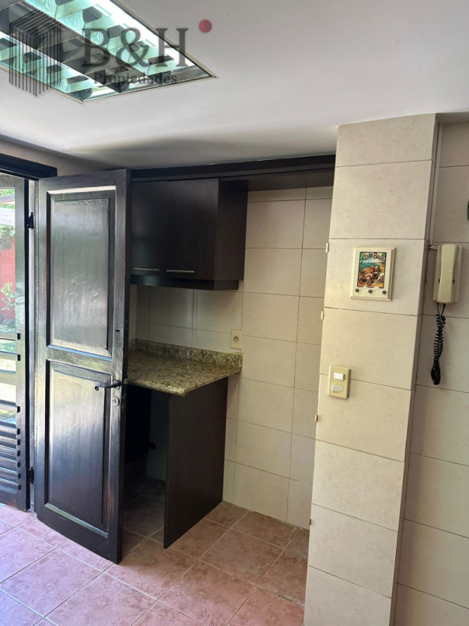 Casa ID.7705 - OPORTUNIDAD EN BARRIO CANTEGRIL . VENDO CASA DE 3 DORM. Y 3 BAÑOS EN ZONA DE COLEGIOS, FACULTADES Y CENTROS DE SALUD 