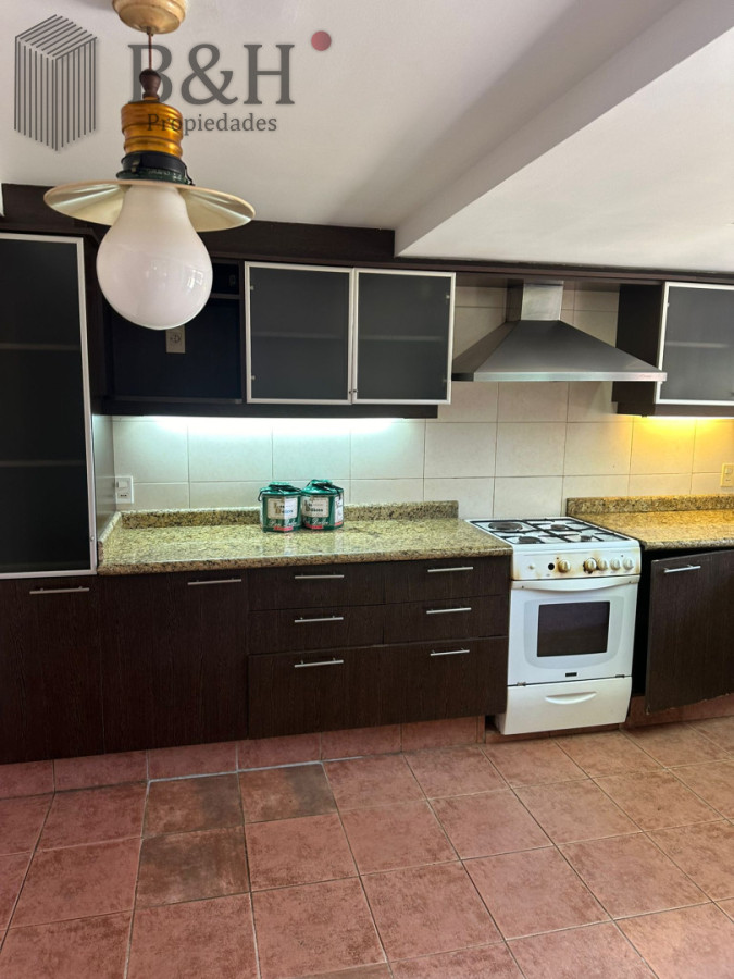 Casa ID.7705 - OPORTUNIDAD EN BARRIO CANTEGRIL . VENDO CASA DE 3 DORM. Y 3 BAÑOS EN ZONA DE COLEGIOS, FACULTADES Y CENTROS DE SALUD 