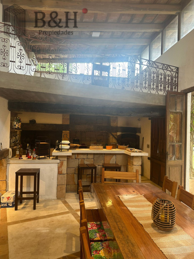 Casa ID.7651 -  CASA EN NUEVO CANTEGRIL 5 DORMITORIOS Y 5 BAÑOS EXCELENTE CONSTRUCCION