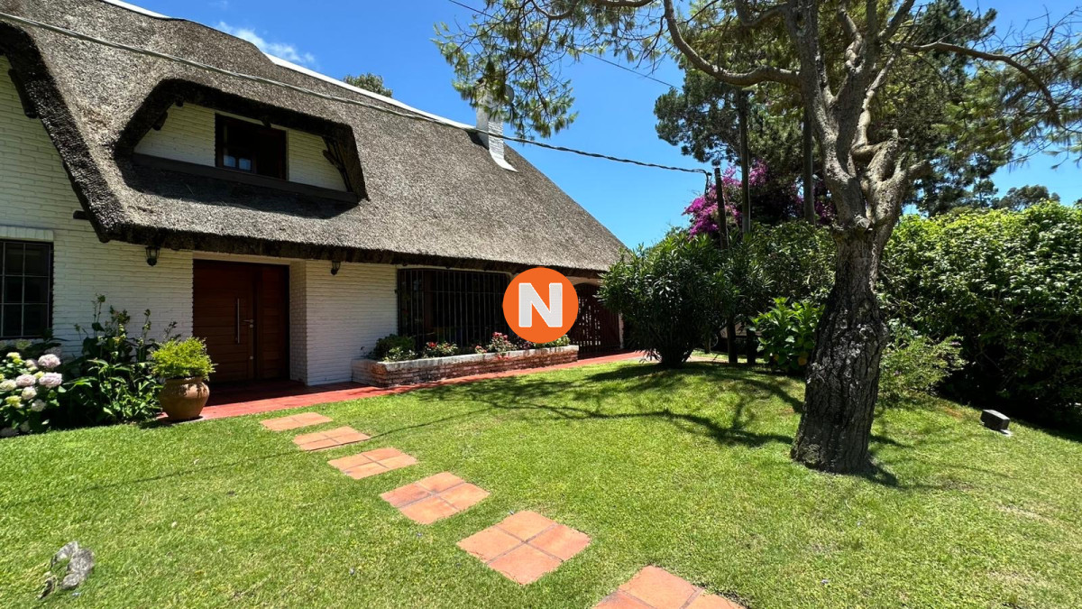 Casa Ref.225219 - Vendo Excepcional Chalet de 4 Dorm y 4 baños en San Rafael Zona del Hotel Cipriani muy valorada 