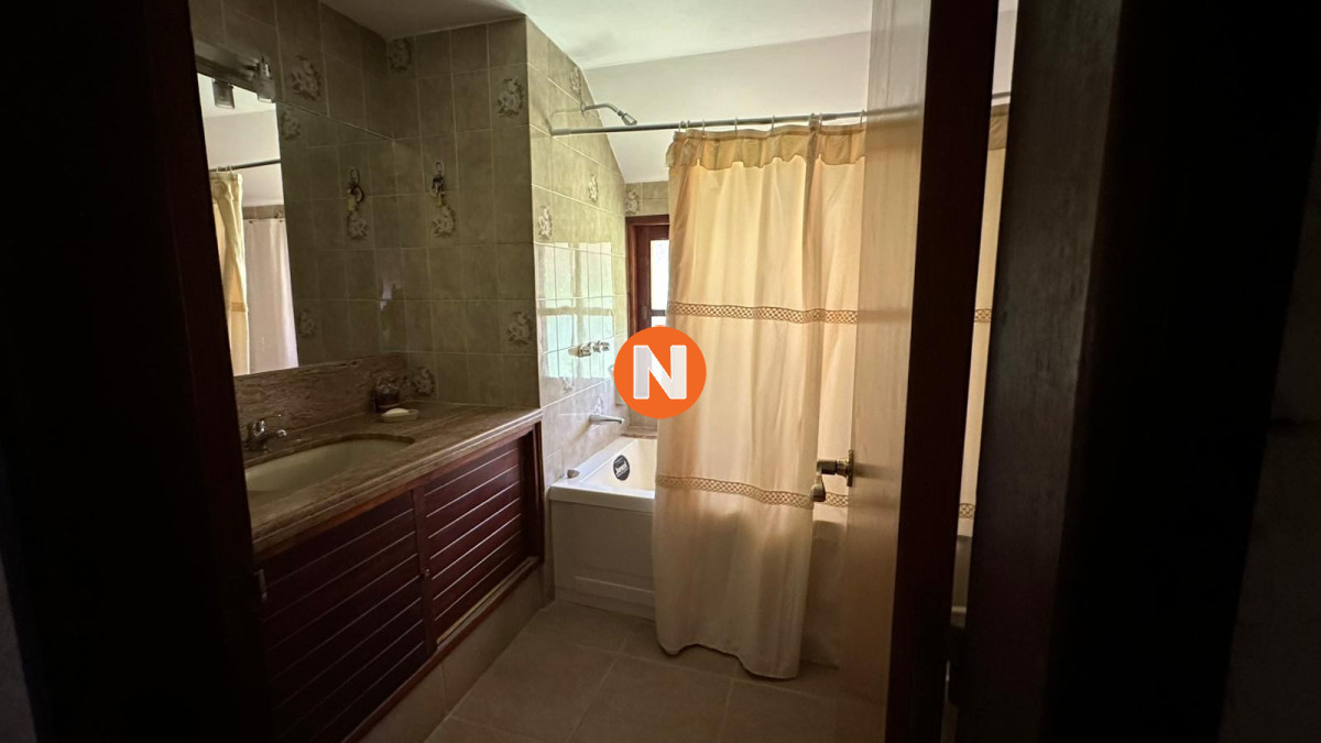 Casa Ref.225219 - Vendo Excepcional Chalet de 4 Dorm y 4 baños en San Rafael Zona del Hotel Cipriani muy valorada 