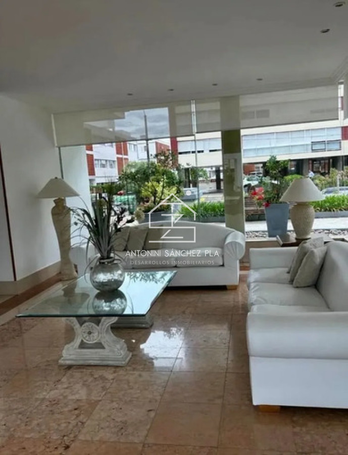 Apartamento ID.4433 - Apartamento 2 Dormitorios y 2 Baños con Cochera y Baulera - Amueblado, a Pasos del Mar y Gorlero