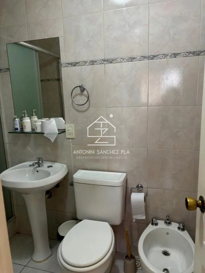 Apartamento ID.4433 - Apartamento 2 Dormitorios y 2 Baños con Cochera y Baulera - Amueblado, a Pasos del Mar y Gorlero