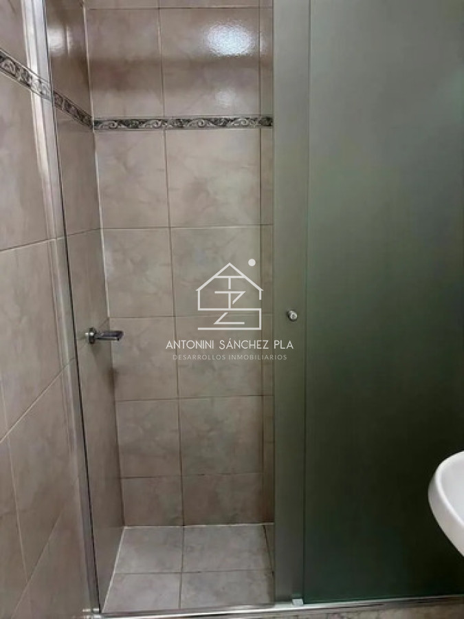 Apartamento ID.4433 - Apartamento 2 Dormitorios y 2 Baños con Cochera y Baulera - Amueblado, a Pasos del Mar y Gorlero