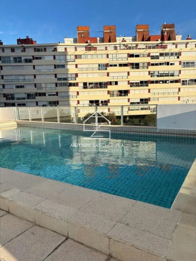 Apartamento ID.4433 - Apartamento 2 Dormitorios y 2 Baños con Cochera y Baulera - Amueblado, a Pasos del Mar y Gorlero
