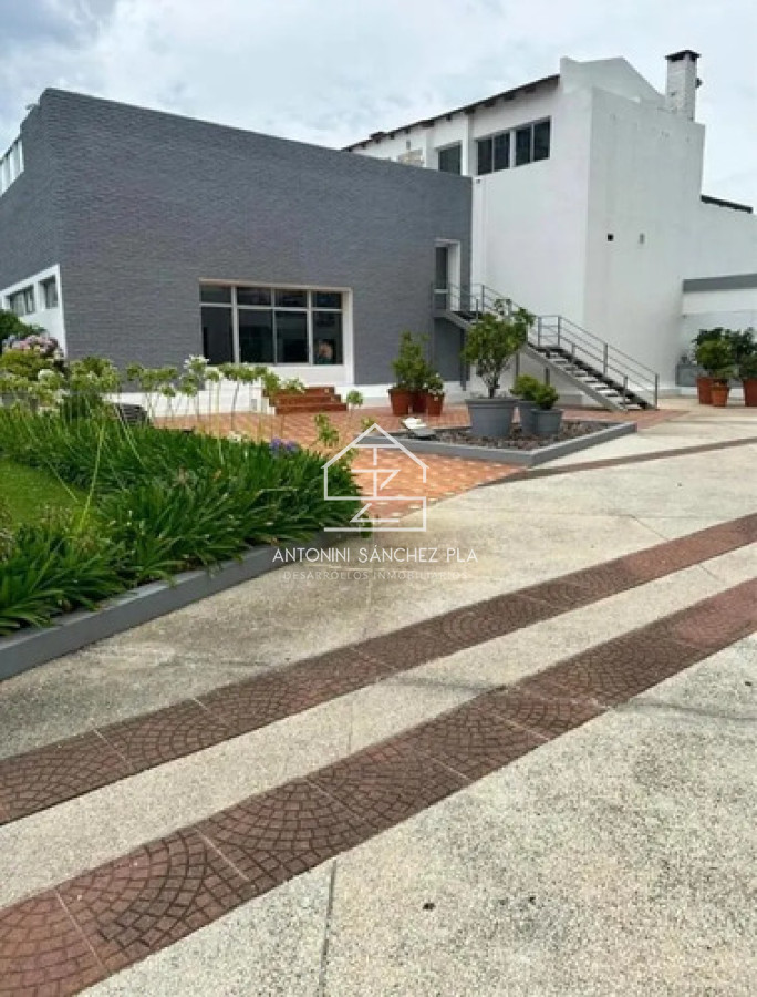 Apartamento ID.4433 - Apartamento 2 Dormitorios y 2 Baños con Cochera y Baulera - Amueblado, a Pasos del Mar y Gorlero