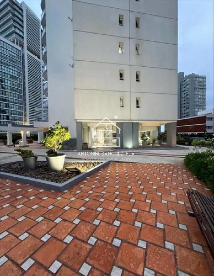 Apartamento ID.4433 - Apartamento 2 Dormitorios y 2 Baños con Cochera y Baulera - Amueblado, a Pasos del Mar y Gorlero