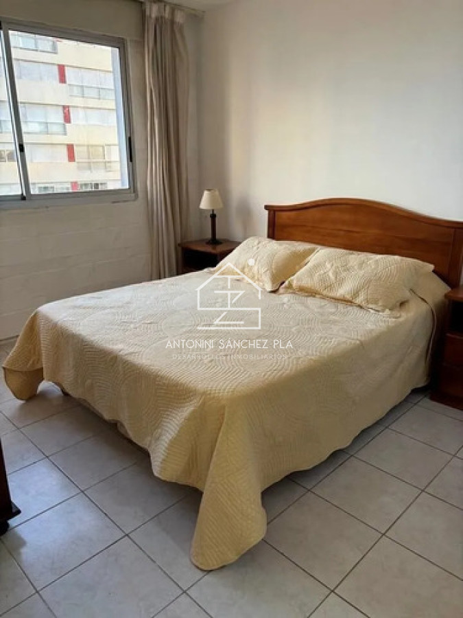 Apartamento ID.4433 - Apartamento 2 Dormitorios y 2 Baños con Cochera y Baulera - Amueblado, a Pasos del Mar y Gorlero