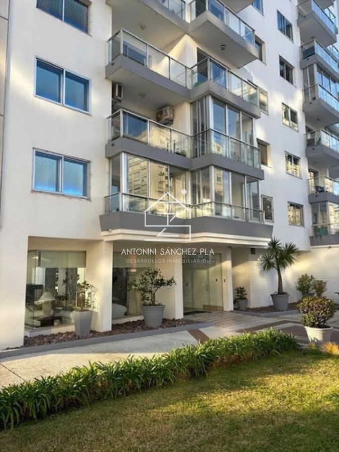 Apartamento ID.4433 - Apartamento 2 Dormitorios y 2 Baños con Cochera y Baulera - Amueblado, a Pasos del Mar y Gorlero