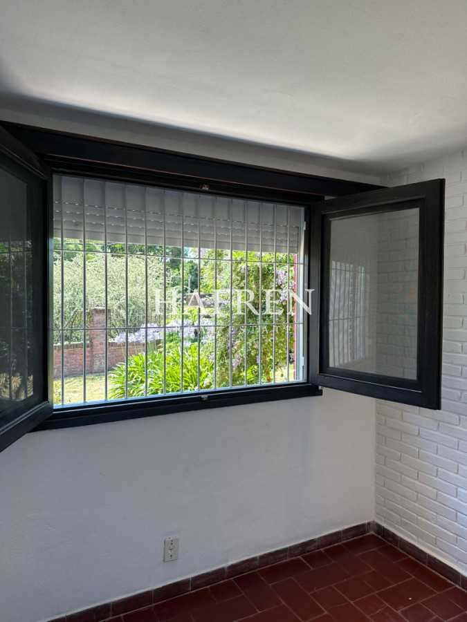 Casa ID.505 - OPORTUNIDAD EN BARRIO CANTEGRIL . VENDO CASA DE 3 DORM. Y 3 BAÑOS EN ZONA DE COLEGIOS, FACULTADES Y CENTROS DE SALUD 