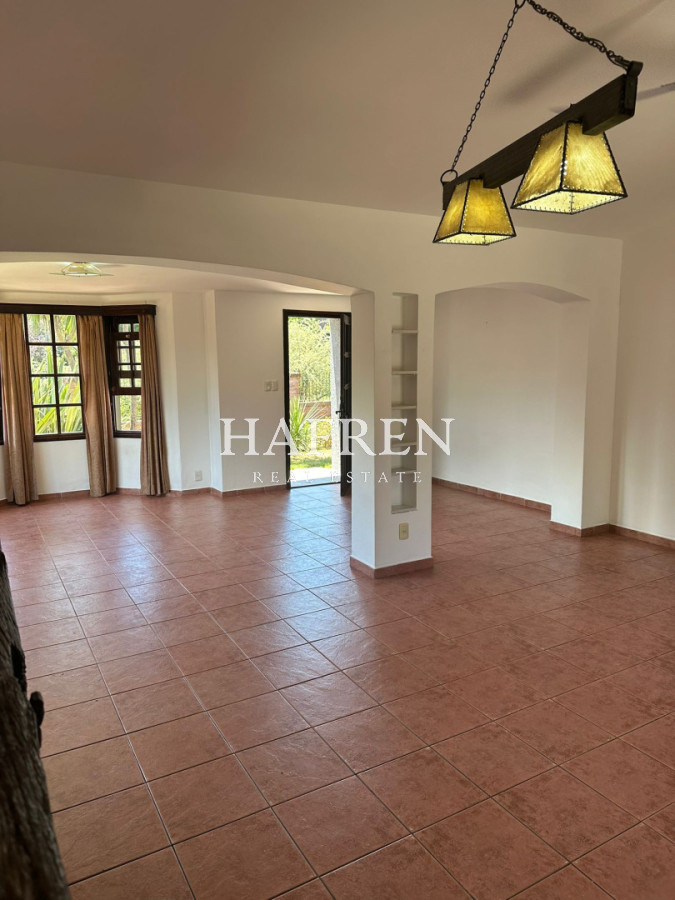 Casa ID.505 - OPORTUNIDAD EN BARRIO CANTEGRIL . VENDO CASA DE 3 DORM. Y 3 BAÑOS EN ZONA DE COLEGIOS, FACULTADES Y CENTROS DE SALUD 