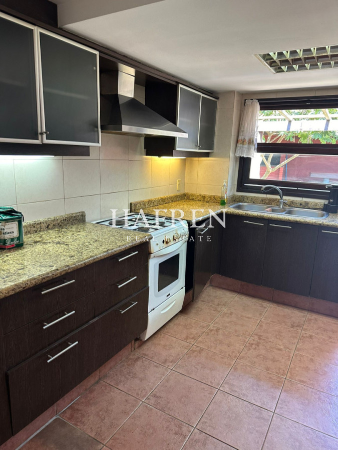 Casa ID.505 - OPORTUNIDAD EN BARRIO CANTEGRIL . VENDO CASA DE 3 DORM. Y 3 BAÑOS EN ZONA DE COLEGIOS, FACULTADES Y CENTROS DE SALUD 