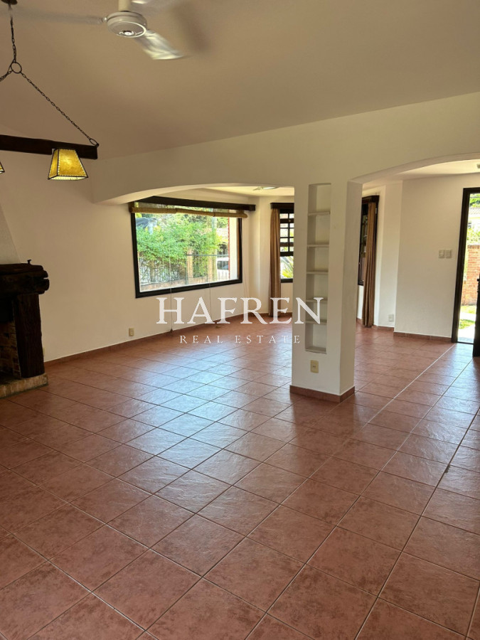 Casa ID.505 - OPORTUNIDAD EN BARRIO CANTEGRIL . VENDO CASA DE 3 DORM. Y 3 BAÑOS EN ZONA DE COLEGIOS, FACULTADES Y CENTROS DE SALUD 