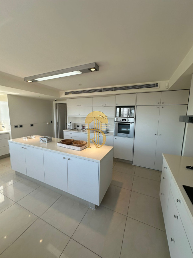 Torre Imperiale Exclusivo Apartamento de Gran Categoría con 4 Dormitorios, Servicio y 6 Baños -id-577-17