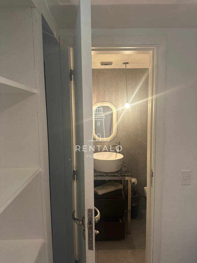 Apartamento ID.908 - Apartamento en venta de 1 dormitorio en Punta del este 2 baños