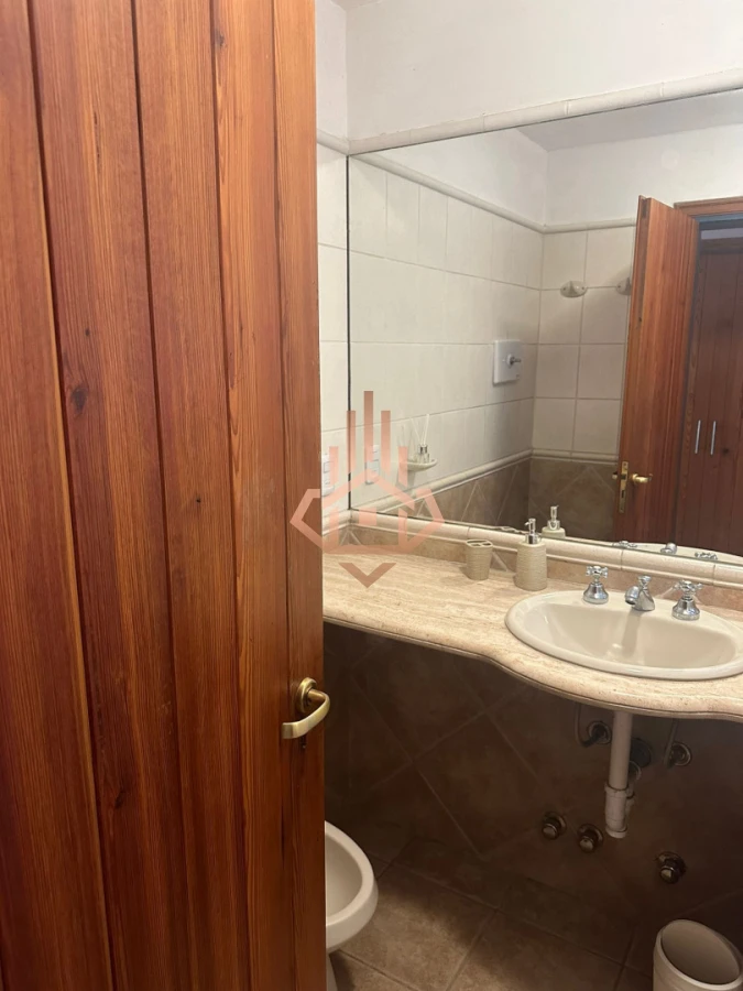 Vendo Casa en Nuevo Cantegril 5 Dormitorios y 5 Baños Exclente Construccion