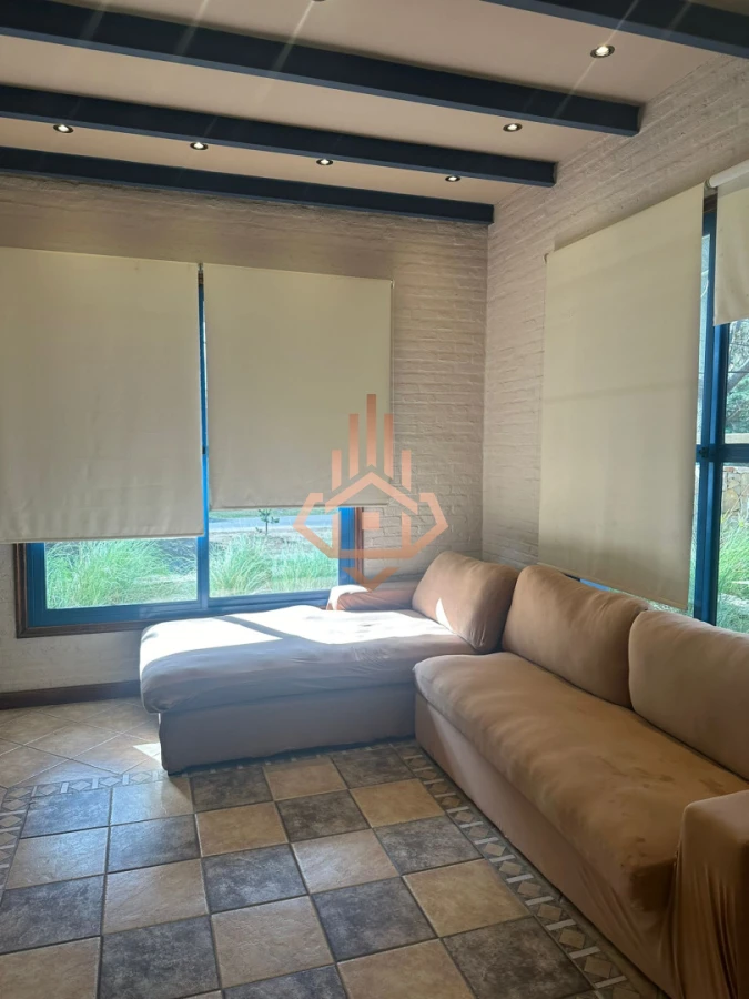 Vendo Casa en Nuevo Cantegril 5 Dormitorios y 5 Baños Exclente Construccion