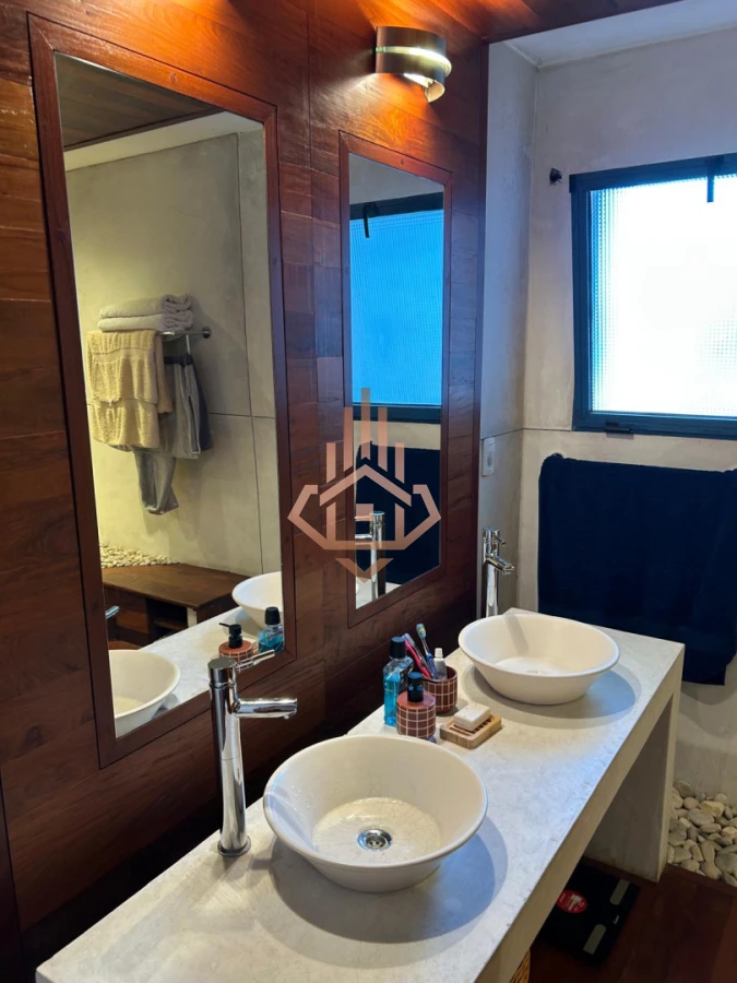 Vendo Casa en Nuevo Cantegril 5 Dormitorios y 5 Baños Exclente Construccion