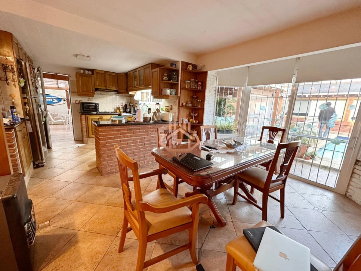 Vendo Excepcional Casa 4 dorm y 4 baños en Parada 19 Playa mansa - Foto 2