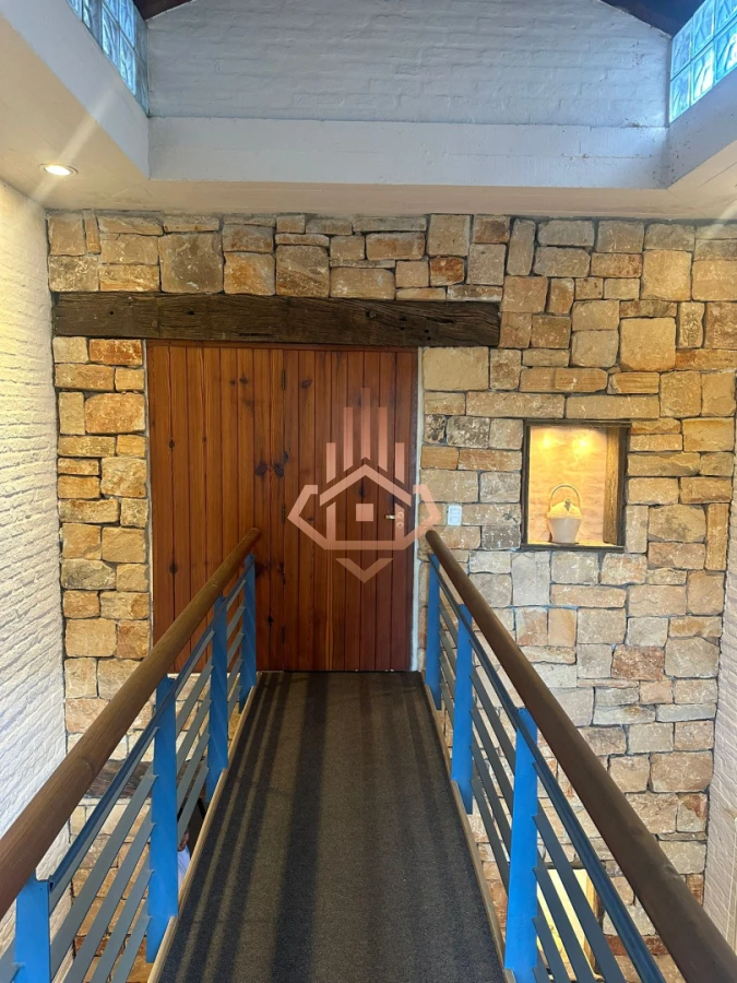 Vendo Casa en Nuevo Cantegril 5 Dormitorios y 5 Baños Exclente Construccion