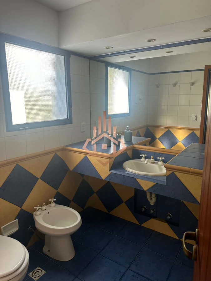 Vendo Casa en Nuevo Cantegril 5 Dormitorios y 5 Baños Exclente Construccion