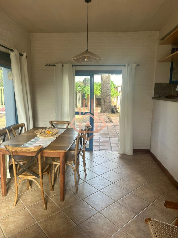 Vendo Casa en Nuevo Cantegril 5 Dormitorios y 5 Baños Exclente Construccion