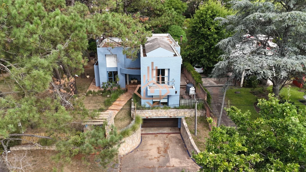 Vendo Casa en Nuevo Cantegril 5 Dormitorios y 5 Baños Exclente Construccion