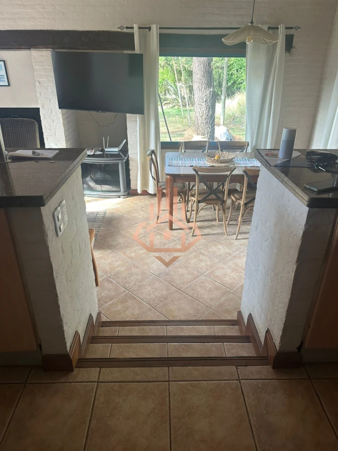 Vendo Casa en Nuevo Cantegril 5 Dormitorios y 5 Baños Exclente Construccion