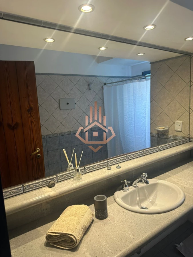 Vendo Casa en Nuevo Cantegril 5 Dormitorios y 5 Baños Exclente Construccion