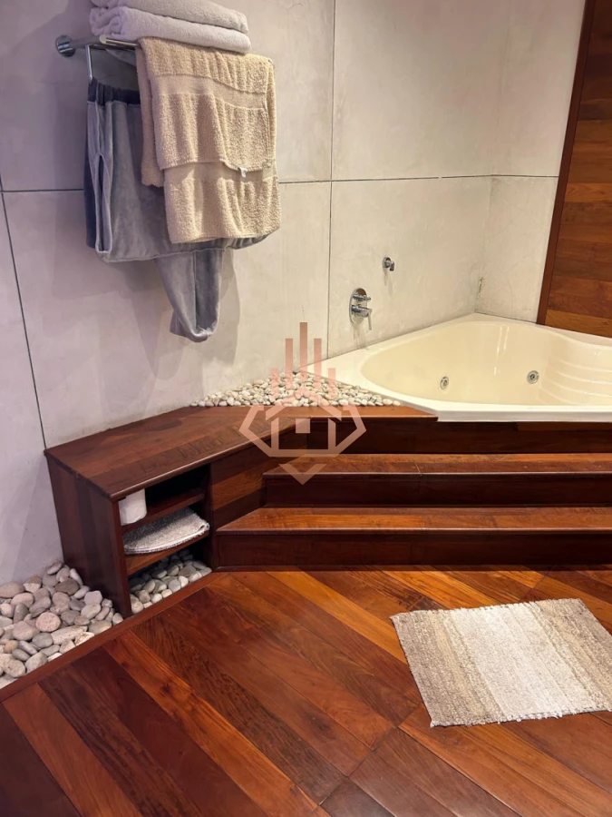 Vendo Casa en Nuevo Cantegril 5 Dormitorios y 5 Baños Exclente Construccion