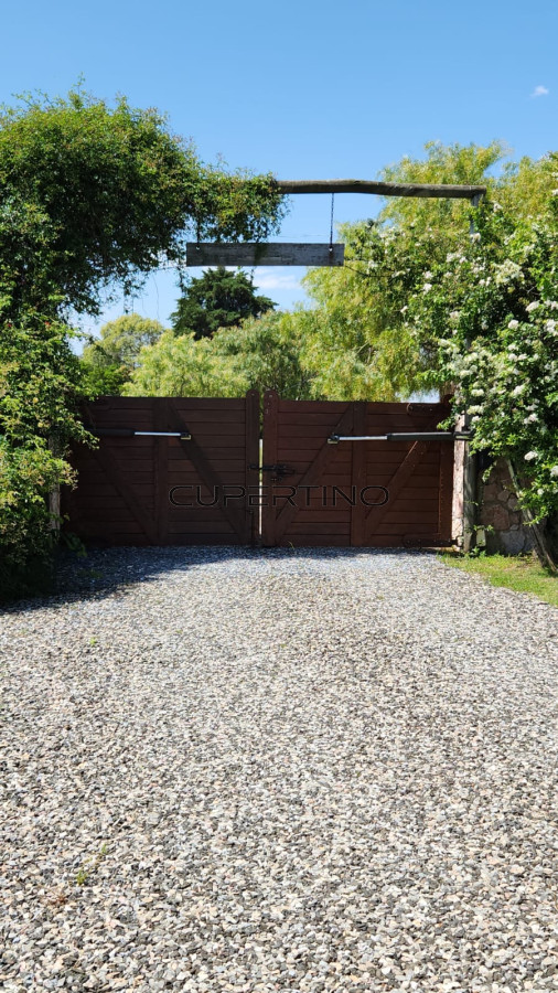 Chacra ID.3670 - LUGAR DE ENSUEÑO !!!!  VENDO CHACRA DE 14 HAS QUE YA NO SE ENCUENTRAN EN LA ZONA . CANCHA DE POLO , PICADERO Y CABALLERIZAS 