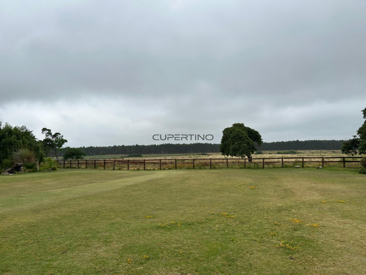Chacra ID.3670 - LUGAR DE ENSUEÑO !!!!  VENDO CHACRA DE 14 HAS QUE YA NO SE ENCUENTRAN EN LA ZONA . CANCHA DE POLO , PICADERO Y CABALLERIZAS 
