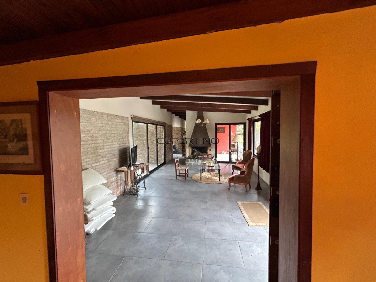 Chacra ID.3670 - LUGAR DE ENSUEÑO !!!!  VENDO CHACRA DE 14 HAS QUE YA NO SE ENCUENTRAN EN LA ZONA . CANCHA DE POLO , PICADERO Y CABALLERIZAS 