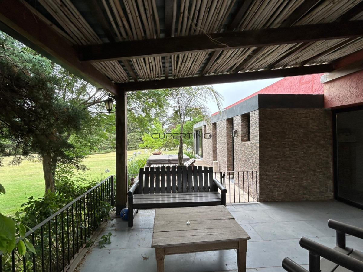 Chacra ID.3670 - LUGAR DE ENSUEÑO !!!!  VENDO CHACRA DE 14 HAS QUE YA NO SE ENCUENTRAN EN LA ZONA . CANCHA DE POLO , PICADERO Y CABALLERIZAS 