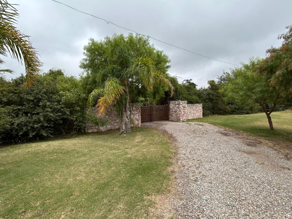Chacra ID.3670 - LUGAR DE ENSUEÑO !!!!  VENDO CHACRA DE 14 HAS QUE YA NO SE ENCUENTRAN EN LA ZONA . CANCHA DE POLO , PICADERO Y CABALLERIZAS 