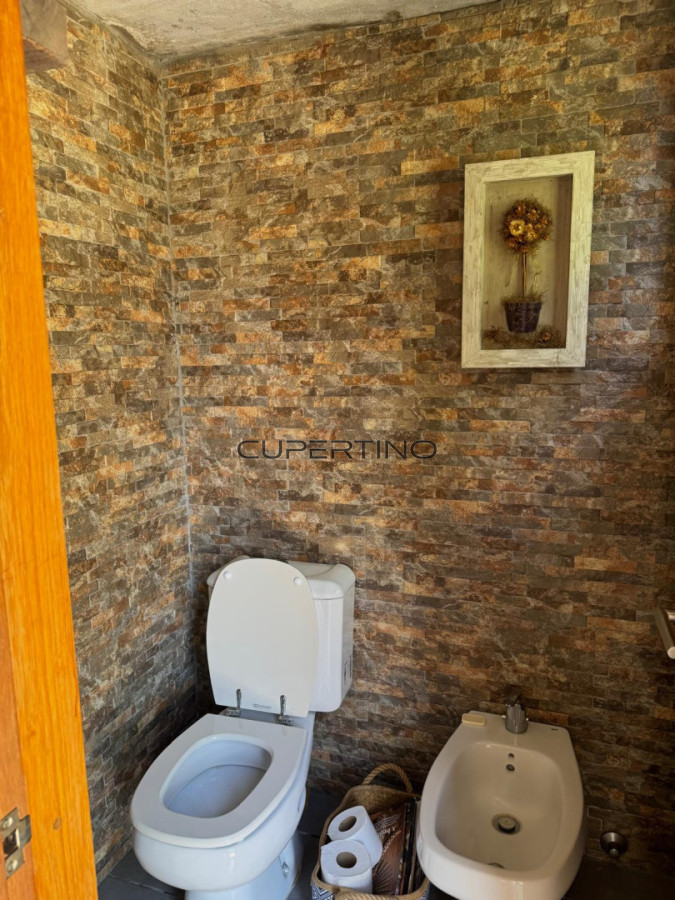 Chacra ID.3670 - LUGAR DE ENSUEÑO !!!!  VENDO CHACRA DE 14 HAS QUE YA NO SE ENCUENTRAN EN LA ZONA . CANCHA DE POLO , PICADERO Y CABALLERIZAS 