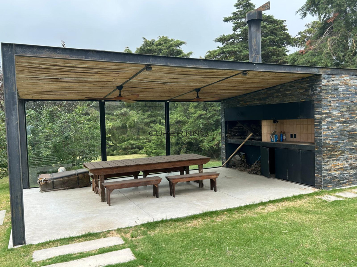 Chacra ID.3670 - LUGAR DE ENSUEÑO !!!!  VENDO CHACRA DE 14 HAS QUE YA NO SE ENCUENTRAN EN LA ZONA . CANCHA DE POLO , PICADERO Y CABALLERIZAS 