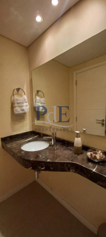 Apartamento de 3 dormitorios en Casino Tower, Punta del Este - Imagen 3