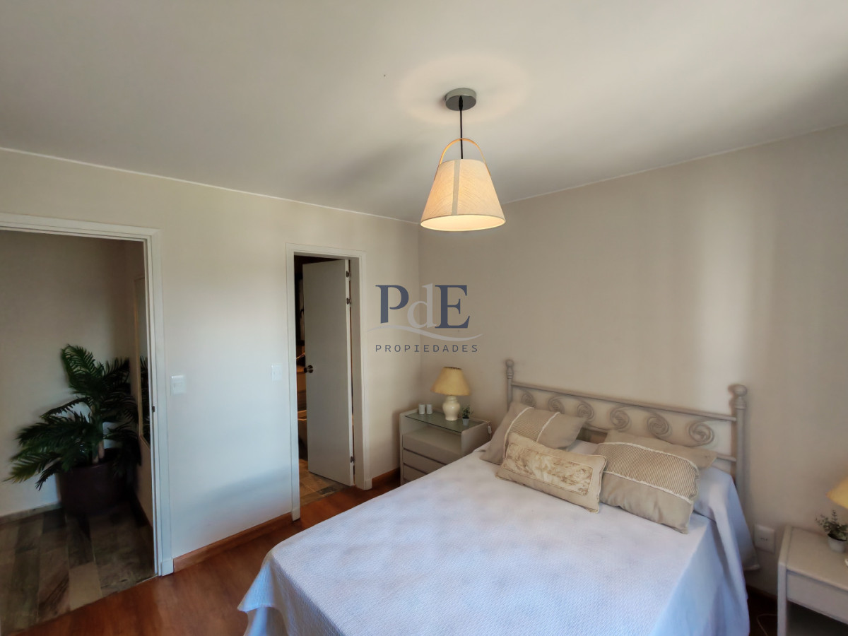 ALQUILER DE TEMPORADA EN APTO DE 3 DORMITORIOS Y DOS BAÑOS CON UNA VISTA INIGUALABLE A LA BRAVA  - Imagen 9