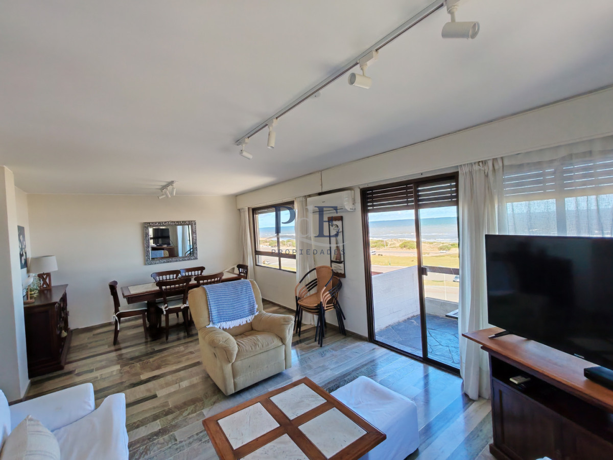 ALQUILER DE TEMPORADA EN APTO DE 3 DORMITORIOS Y DOS BAÑOS CON UNA VISTA INIGUALABLE A LA BRAVA  - Imagen 2