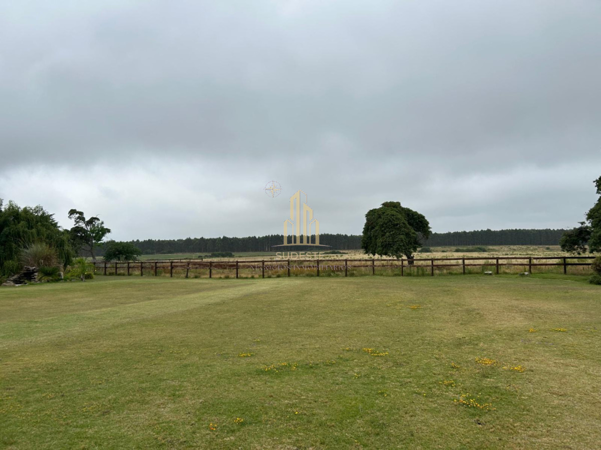 Chacra ID.13 - LUGAR DE ENSUEÑO !!!!  VENDO CHACRA DE 14 HAS QUE YA NO SE ENCUENTRAN EN LA ZONA . CANCHA DE POLO , PICADERO Y CABALLERIZAS 