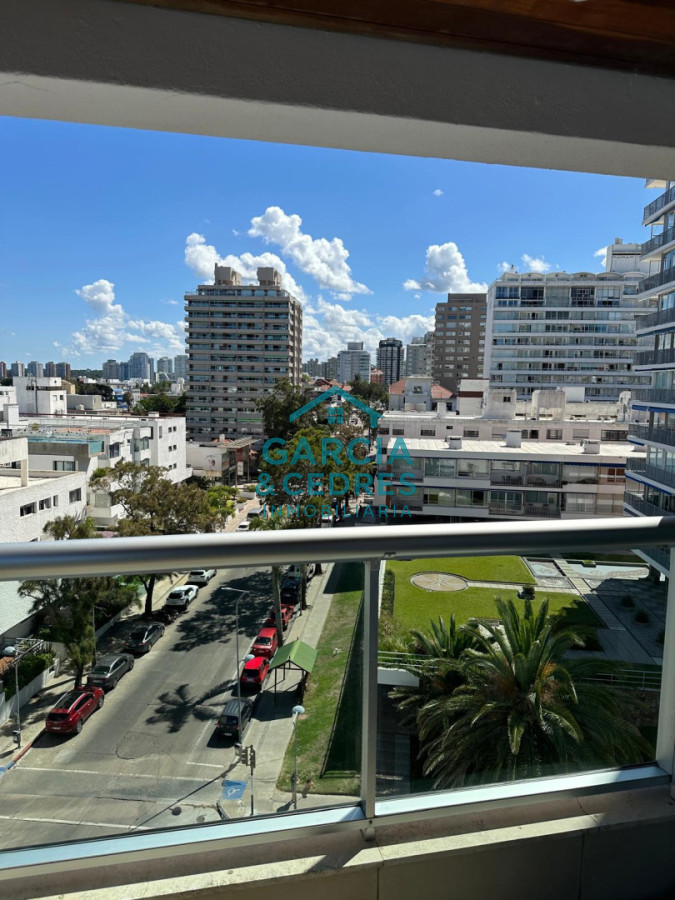 Apartamento ID.183 - Exclusivo Apartamento en Edificio Puerto Punta - 4 Dormitorios + Servicio Completo