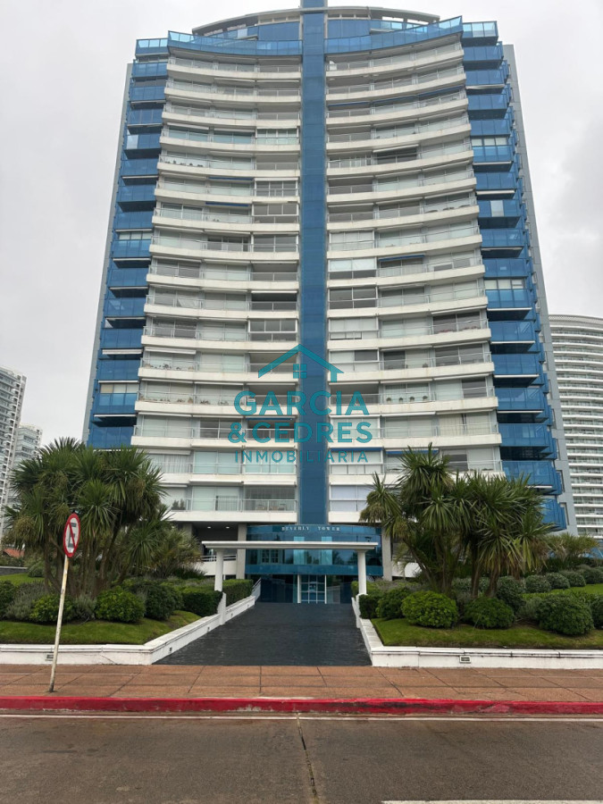 Apartamento ID.379 - Torre Beverly Tower apto de 3 dormitorios en suite + dep servicio c/baño