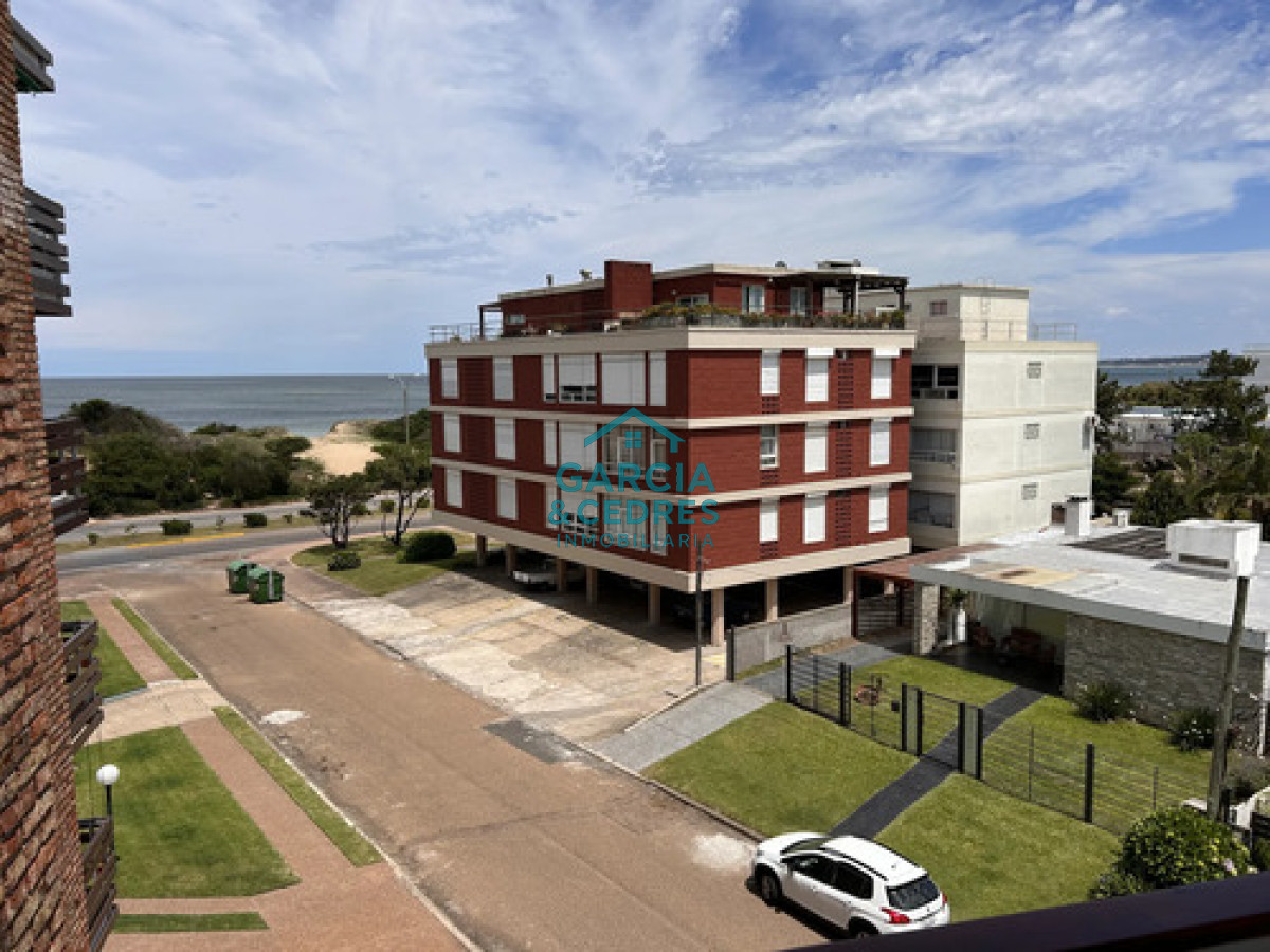 Apartamento ID.564 - Apartamento de 2 dormitorios en primer linea con vista al mar, Playa Mansa