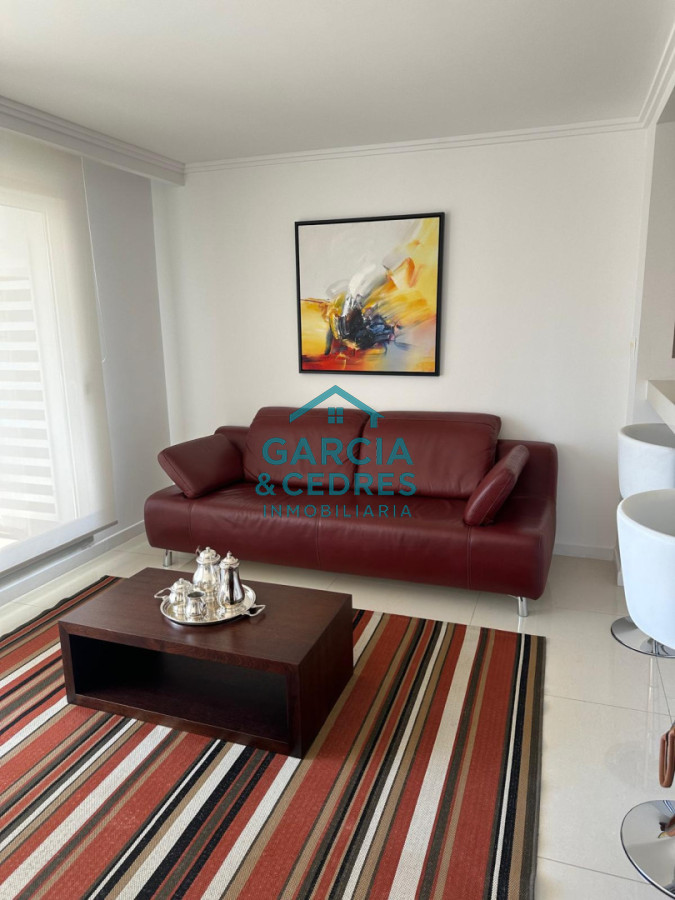 Apartamento ID.183 - Exclusivo Apartamento en Edificio Puerto Punta - 4 Dormitorios + Servicio Completo