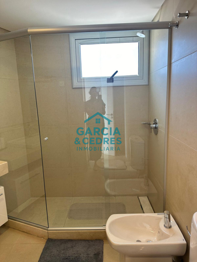 Apartamento ID.183 - Exclusivo Apartamento en Edificio Puerto Punta - 4 Dormitorios + Servicio Completo